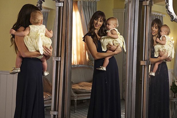 prettyliarsclue's tweet image. A #PLL bAby @SleepintheGardn @imarleneking @PLLTVSeries 🙈is it #EmisonBaby ?