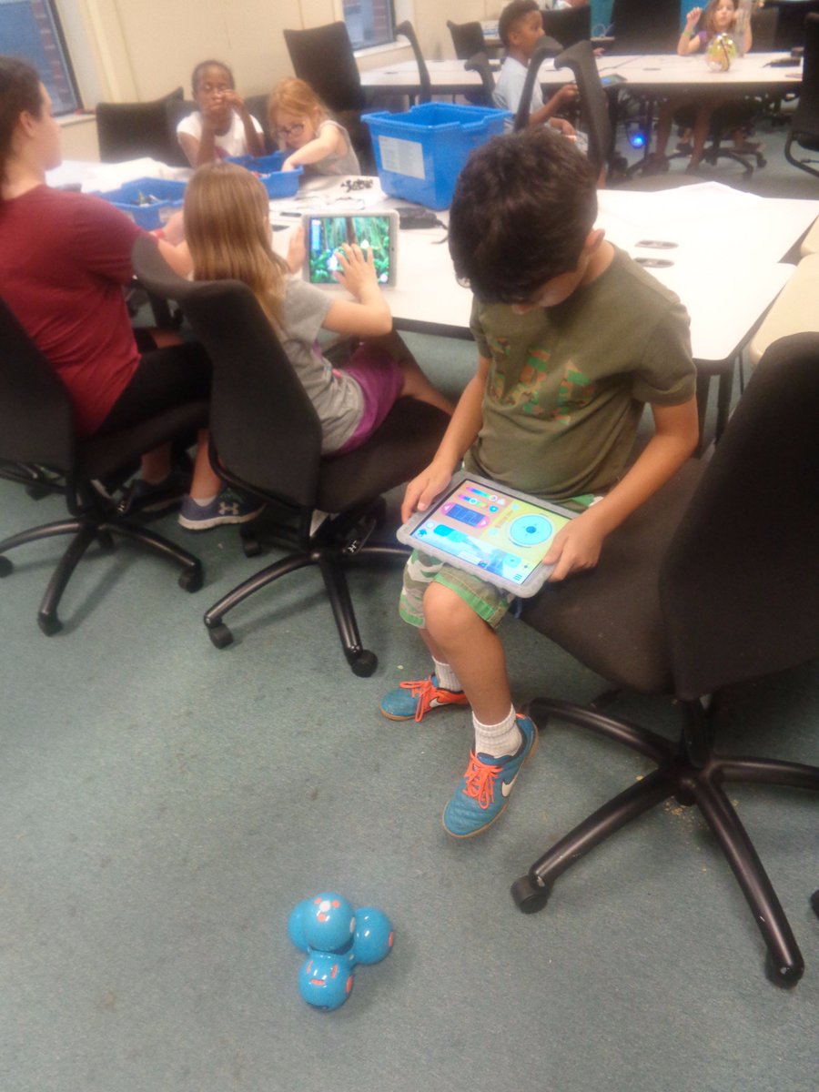 CampSTEM's tweet photo. Dash robots allow kids to code and play simultaneously. #coding #technology #stem #steam #campstem https://t.co/Z1wFlAVIRh