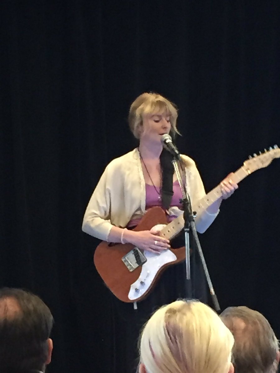 Laura from <a href="/sidedooraccess/">Side Door</a> pitching with a house concert demo from <a href="/jenngrantmusic/">Jenn Grant</a> #PropelDemoDay. Thx <a href="/propelict/">Propel</a>.