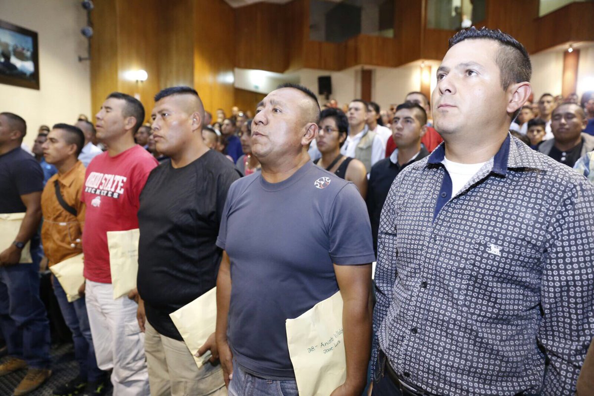 Silvano_A's tweet photo. @GobMichoacan Sé que trabajarán de la mano de los michoacanos para brindarles la seguridad que se merecen. ¡Gracias por su compromiso! #EstáenTi https://t.co/uZ3I3DMxmI