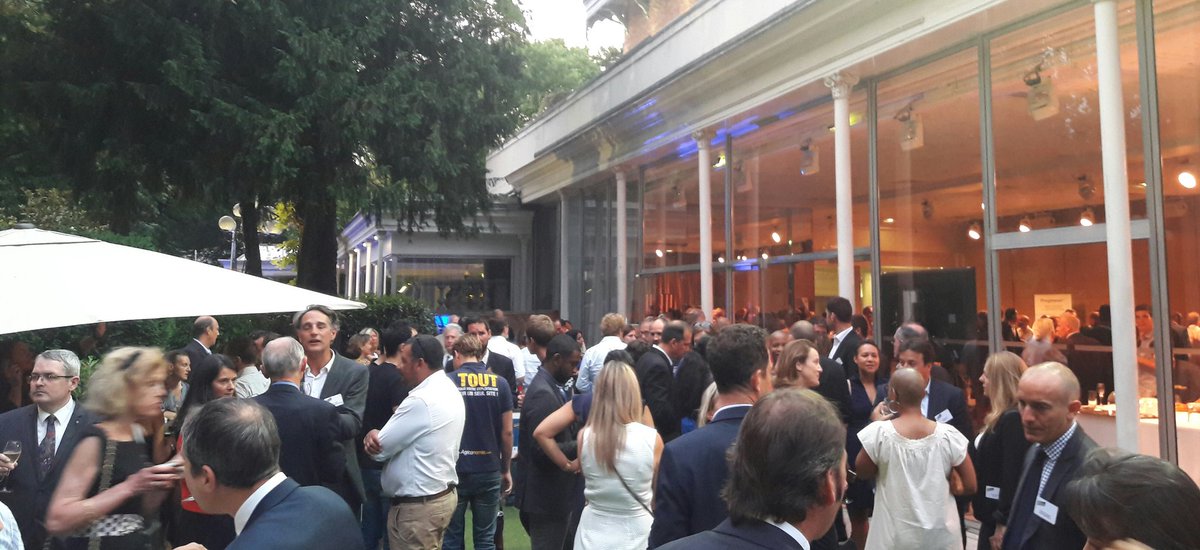 Beaboss_mag's tweet photo. Après la cérémonie de remise des prix, place au cocktail #GPCE17 https://t.co/FWXp9MPcda