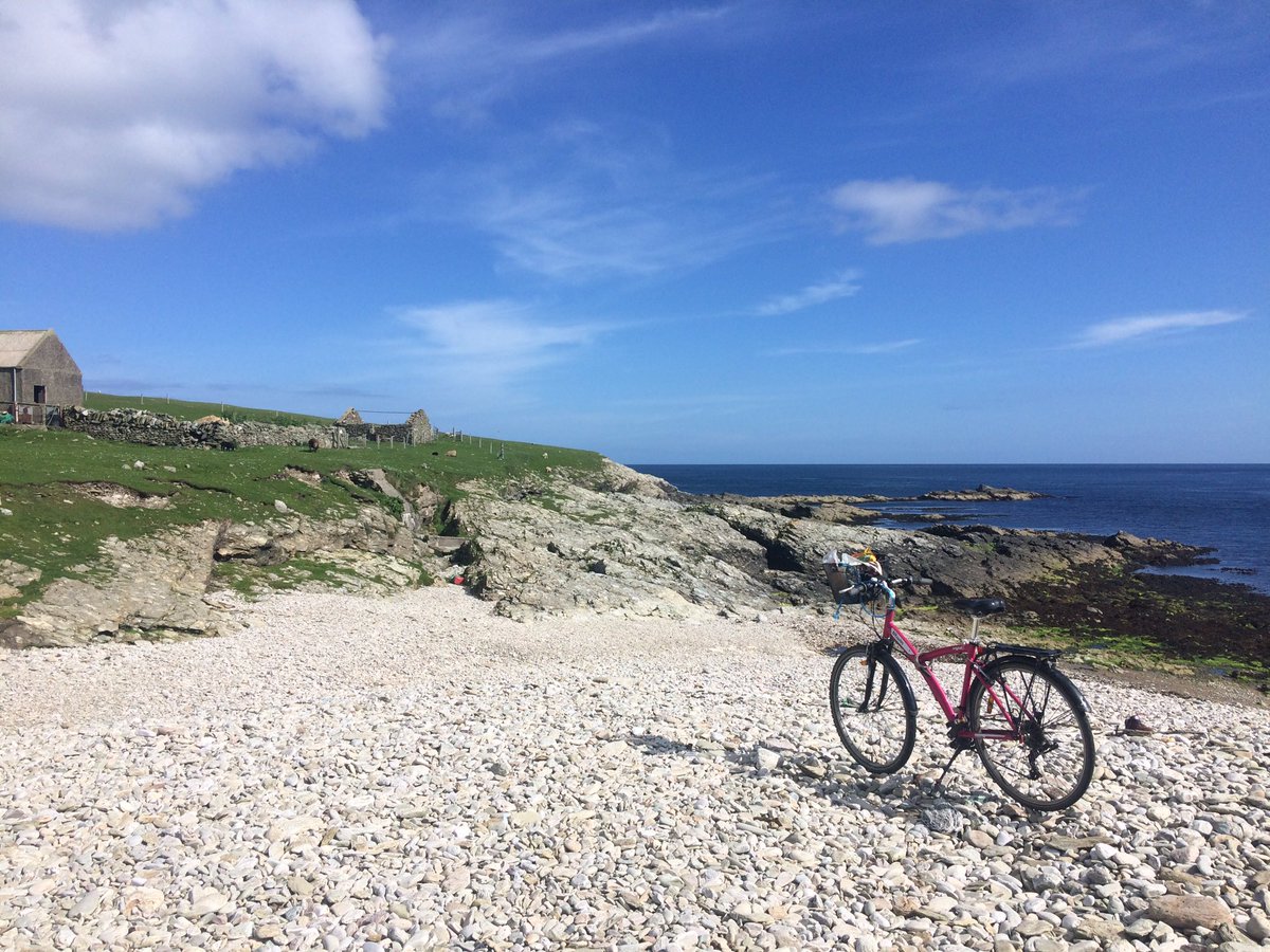 GreatGeology's tweet photo. Geosite 30 Funzie Beach deformed conglomerate, result of an overriding gabbro nappe, and another great geowall @GeoparkShetland!#100geosites https://t.co/zjGqpd3Epf