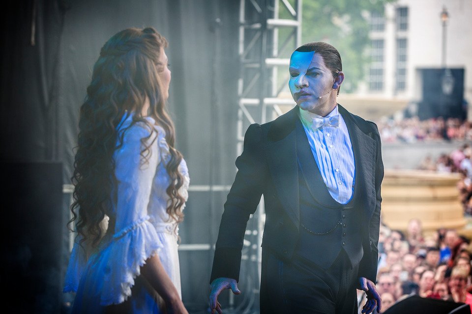 StageTalkUK's tweet photo. #WestEndLIVE2017 - @thebenforster &amp; @CelindeSchoen, stars of #PhantomLondon performing live on stage
@PhantomOpera @WestEndLIVE https://t.co/jXd0xHDz6T
