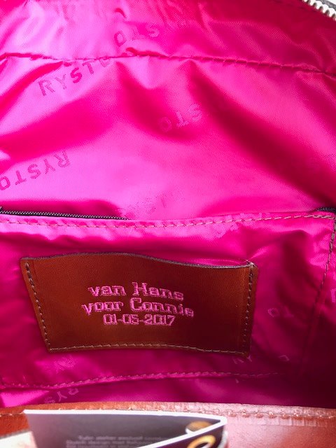 ByMissTulin's tweet photo. Customized #ladies #leatherbag with a lasting memory #Original #luxury #birthdaypresent #atelier @misstulin https://t.co/h7D3DbsXjO
