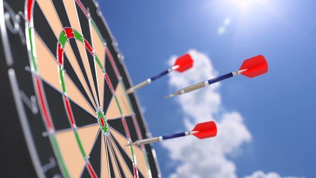 Hargen Sail richt haar pijlen onder andere op het Open Air Darts Toernooi! Geef je snel op via bit.ly/2u9Uiz7 #9juli #darts #Strand
