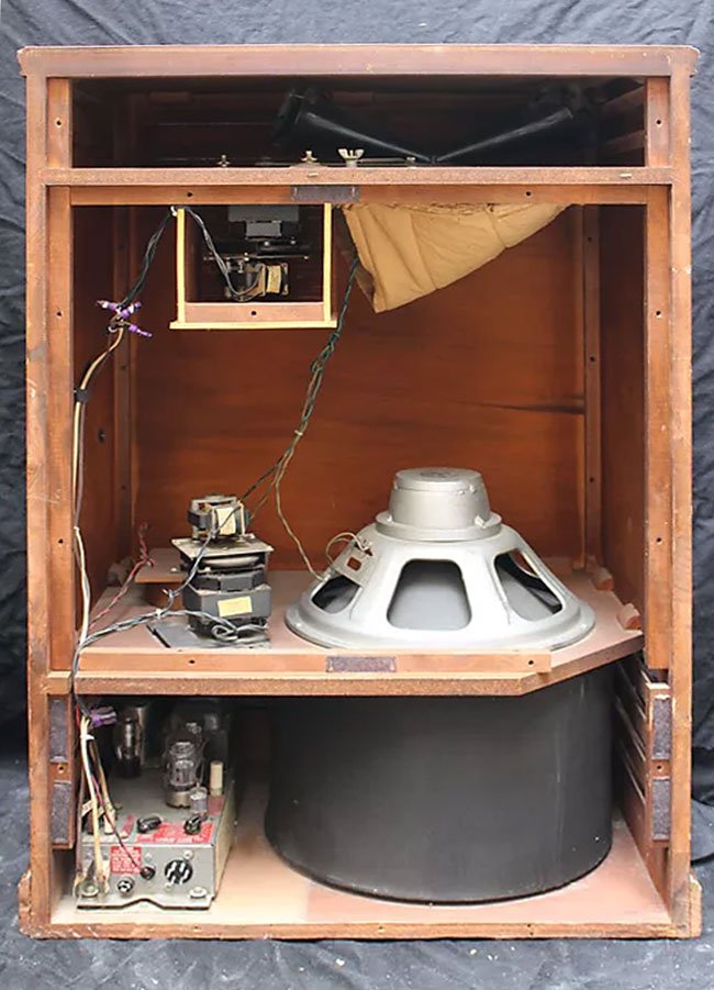 analogoutfitter's tweet photo. The continuing story of the Leslie Rotating Speaker Cabinet #reverbarticle #Leslie https://t.co/I0tEiAeQRN https://t.co/U3Fwo3758c
