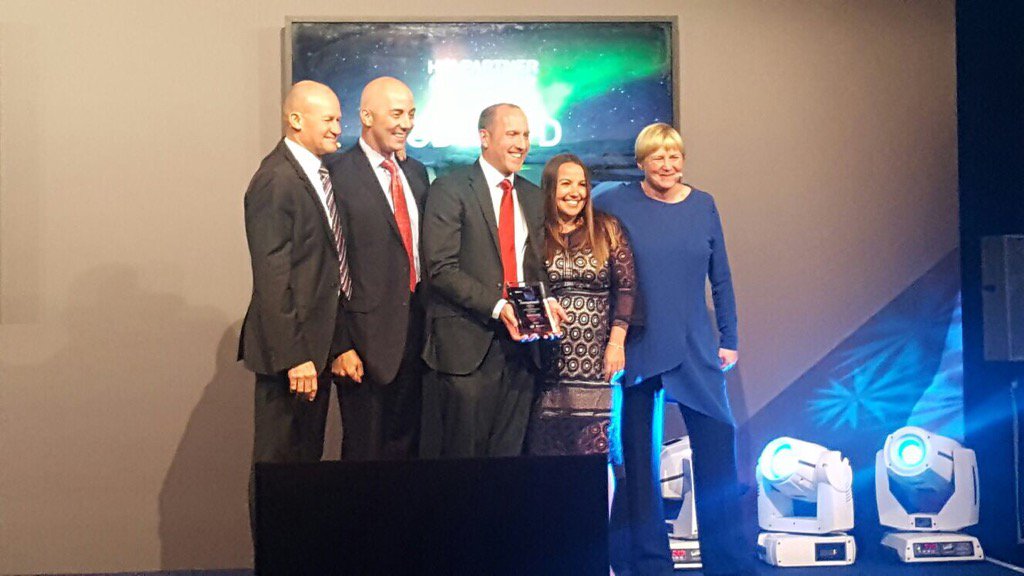 Thank you @DellEMCUKI for our HCI Award.  <a href="/CDW_UK/">CDW UK</a> #BeExtraordinary2017