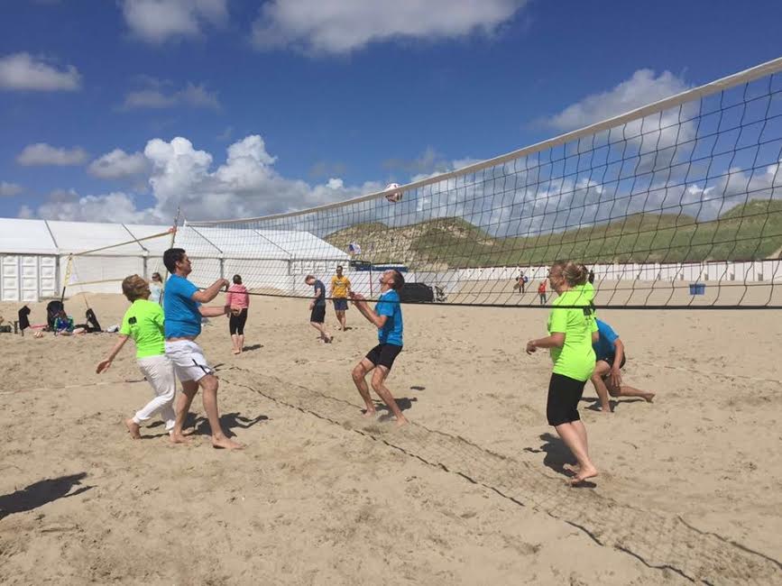 Beachvolleyballen 8-7 tijdens Hargen Sail voor het ultieme #zomergevoel Geef je ook op! bit.ly/1J82bKr #beachvolleybal <a href="/ProtectieP/">Protectiepartners</a>