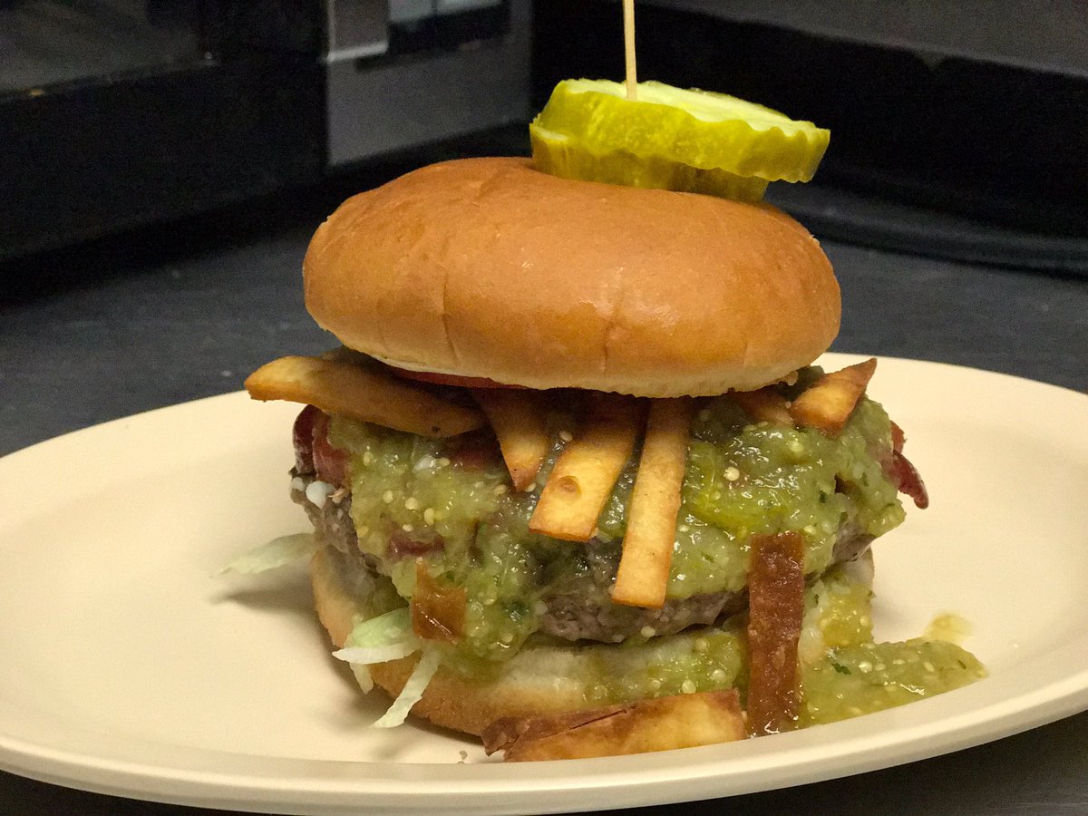 HAPPY MONDAY! Come try our brand new SALSA VERDE BURGER TOPPED WITH BACON &amp; CRISPY TORTILLA CHIPS 😻 #MTSU #BUSTERS🍔
