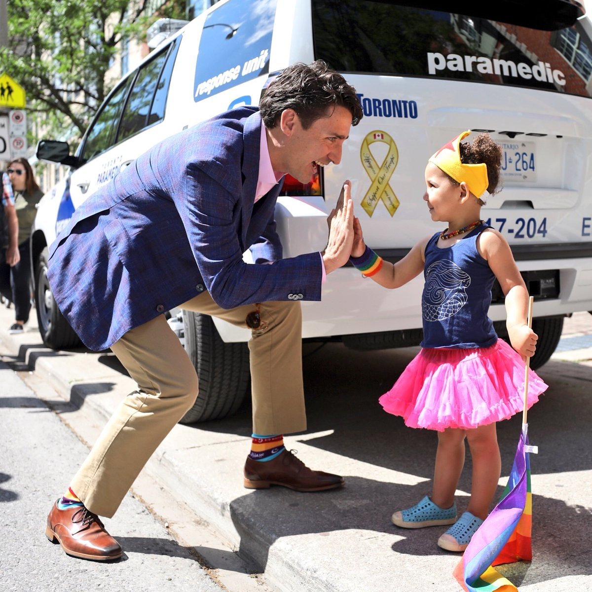 gayburg's tweet photo. Justin Trudeau al #TorontoPride2017 https://t.co/wVnA1LSVvv