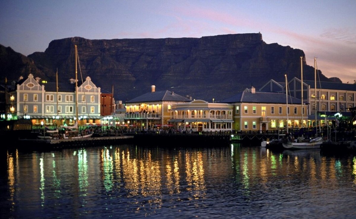 It's Museum Night at the <a href="/VandAWaterfront/">vandawaterfront</a> this Wednesday - join us for complimentary canapés and <a href="/GrahamBeckSA/">Graham Beck Bubbly</a>! goo.gl/XZu5jF