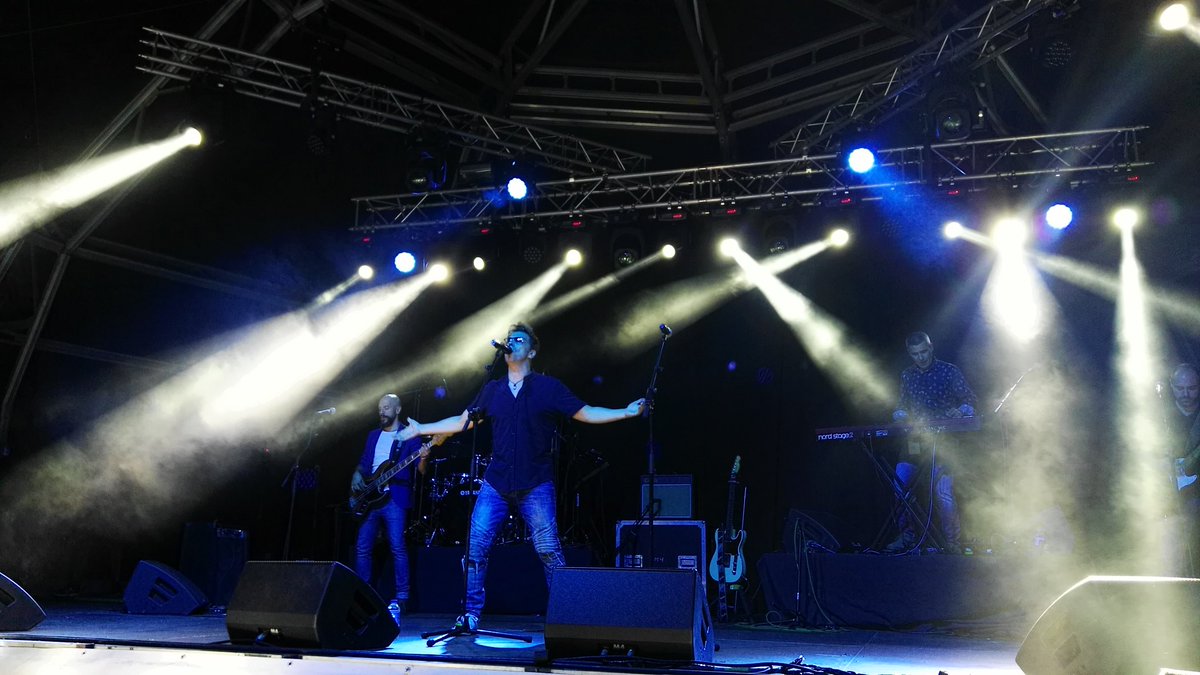 Bienvenidos hijos del Rock'nroll #Orense #PlazaMayor <a href="/edadorodelpop/">Edad De Oro del Pop</a>
