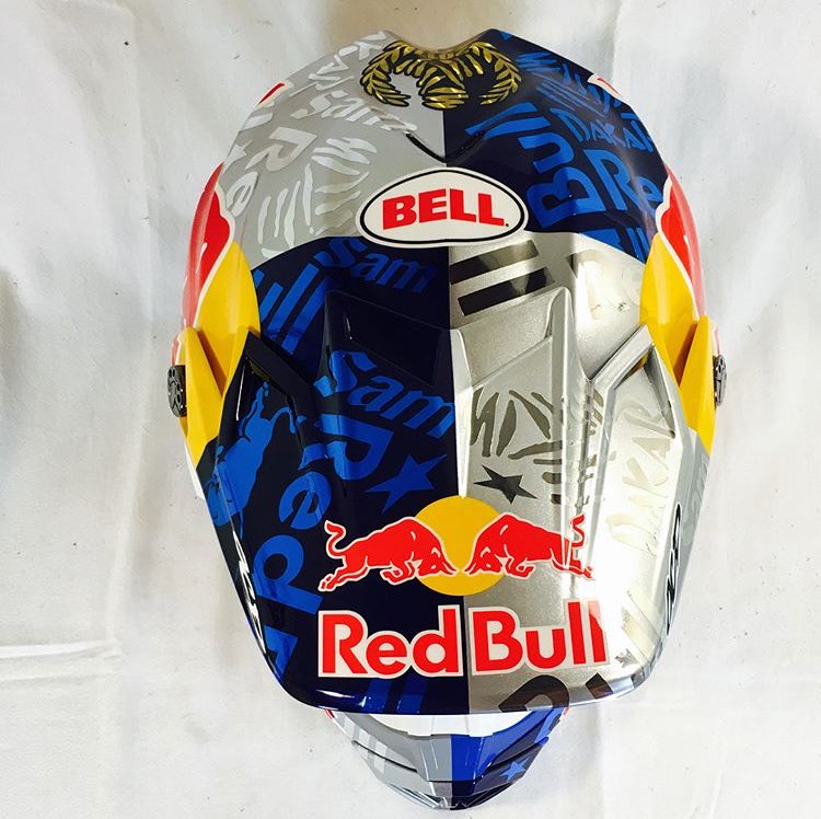 Sundersam's tweet photo. Thanks for the new lid #redbull #bellhelmets #ocddesign https://t.co/LvcsnKgtqP