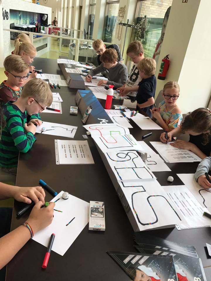 CoderdojoAssen's tweet image. Bij @CoderdojoAssen 10e editie hebben we ozobots #minirobots geprogrammeerd! Het was een zeer geslaagde workshop!