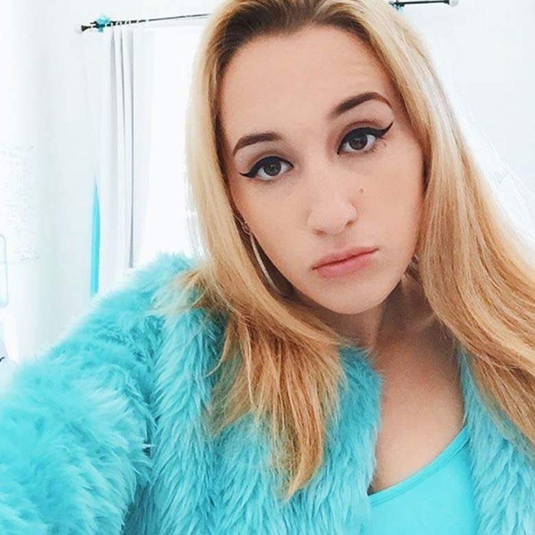     We wish a very happy birthday to the amazing Harley Quinn Smith! ¡Feliz cumpleaños 