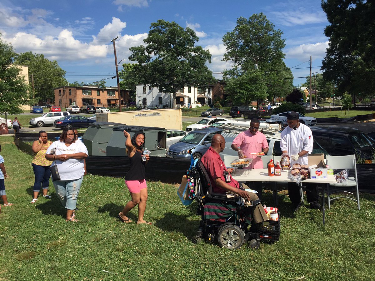 DC_CFMB's tweet photo. Honored the Benning Terrace Soldiers coaching staff for their work in the community over the weekend. #MondayMotivaton #DCValues #CFMBProud https://t.co/e2rs87o4Re