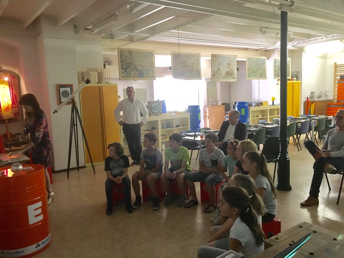 JanPaantjens's tweet photo. #D'66 coryfee #paulvanmeenen komt in #Oudenbosch #Halderberge bij #Sine #sinelab kijken hoe goed en inspirerend hun #steam onderwijs is. https://t.co/eiFXzmqKkd