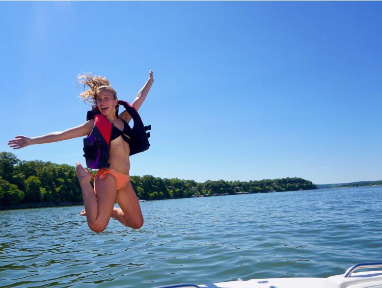 You know you were on Pom when your toes are pointed every time you jump :,) (still)