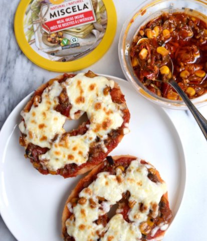 DerleaBrandFood's tweet photo. Brighten your #Monday with childhood favourite #pizza bagels! Just grab bagels, cheese, tomato sauce and Corn #Miscela! PC: @nutritioussarah https://t.co/kKwTiaDbOM
