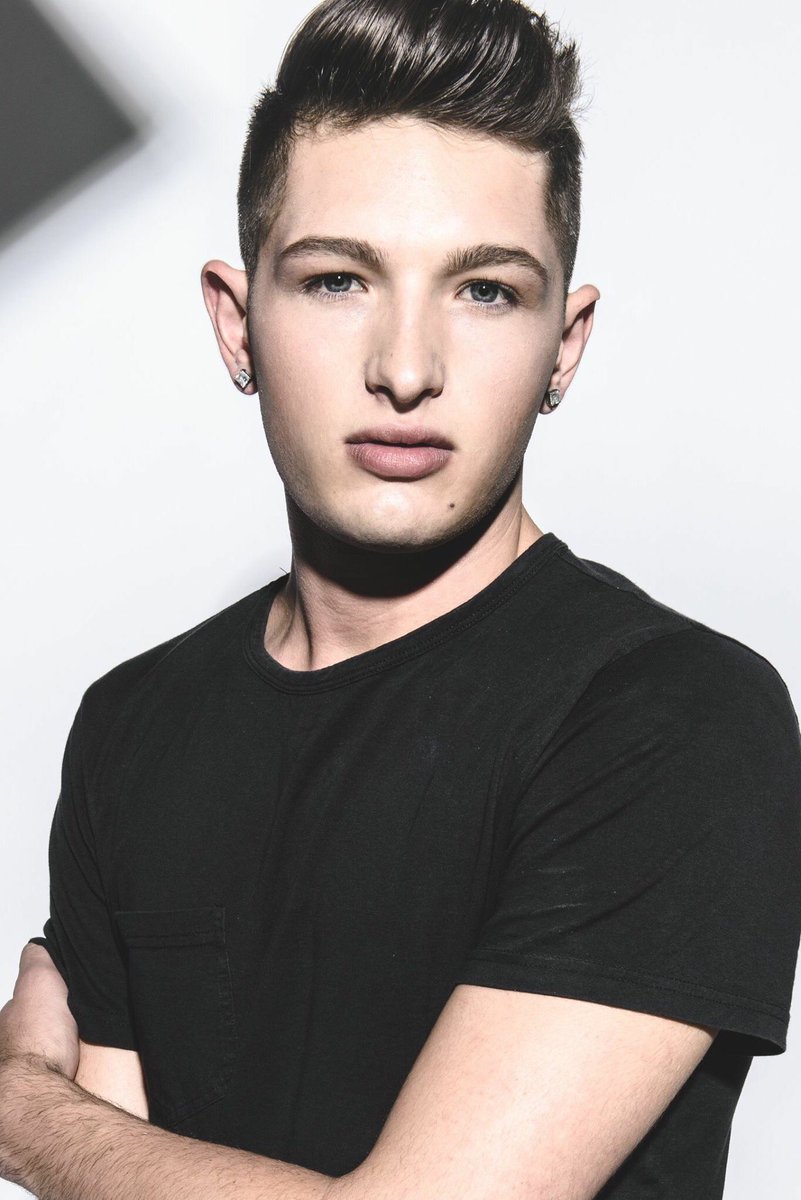 hautemediaaz's tweet photo. Official @PHXFashionWeek Headshot of #HAUTE Model, @officialkyky https://t.co/o7ta1Z3RPM