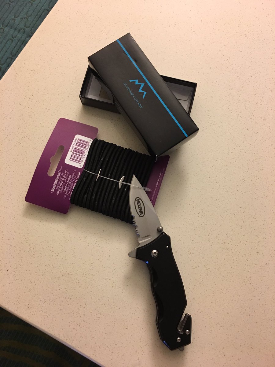 VoixdeDelphine's tweet photo. Thank god for this knife. #AGiftInNeed is #AGiftIndeed https://t.co/3rWSSYaeNl