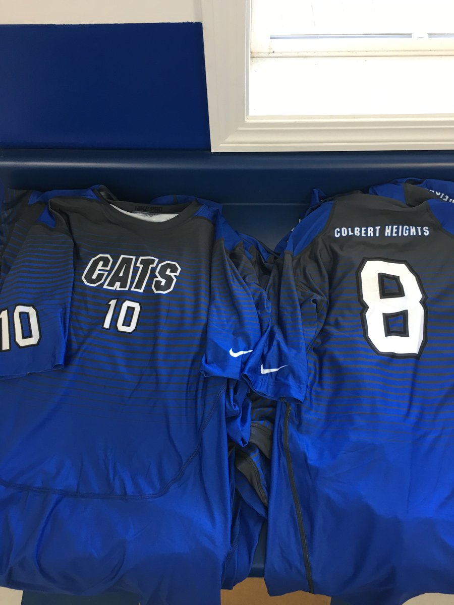 CHHS_FB's tweet photo. Nike Compression shirts just dropped on the mountain! #Swag17 https://t.co/5VwoZDA8vD