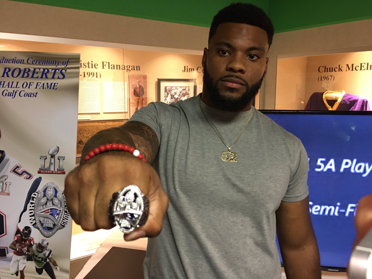 MarkBerman_'s tweet photo. Former @UHCougarFB LB Elandon Roberts (@Roberts_52) with his Super Bowl ring, inducted today into Hall of Fame n his hometown of Port Arthur https://t.co/JXhzMw8GIF