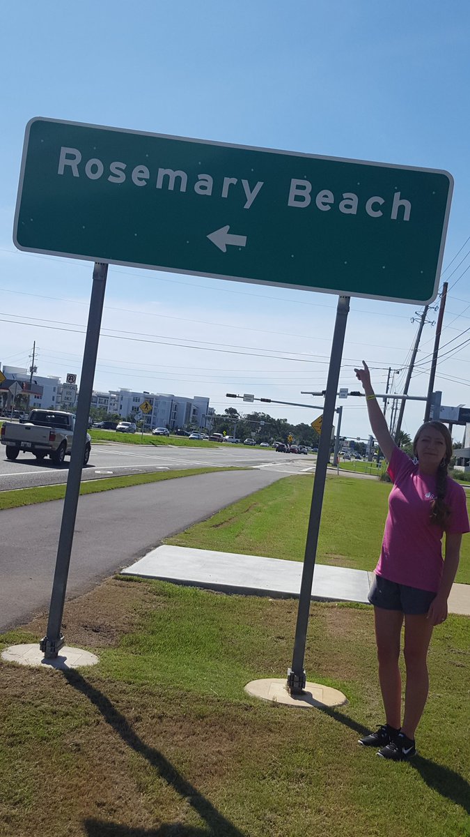 likeythebooks's tweet photo. @AbbiGlines Look where I went!!! ❤❤❤ Wonder if Rush is around... ❤❤ https://t.co/tup2lp0qoH