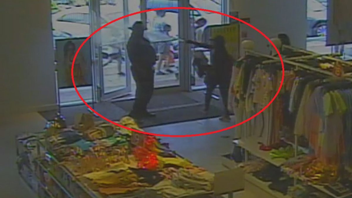 Shoplifter pepper-sprays security guard at @Forever21 store in Kendall bit.ly/2rUYoui https://t.co/IEo9VPExGZ