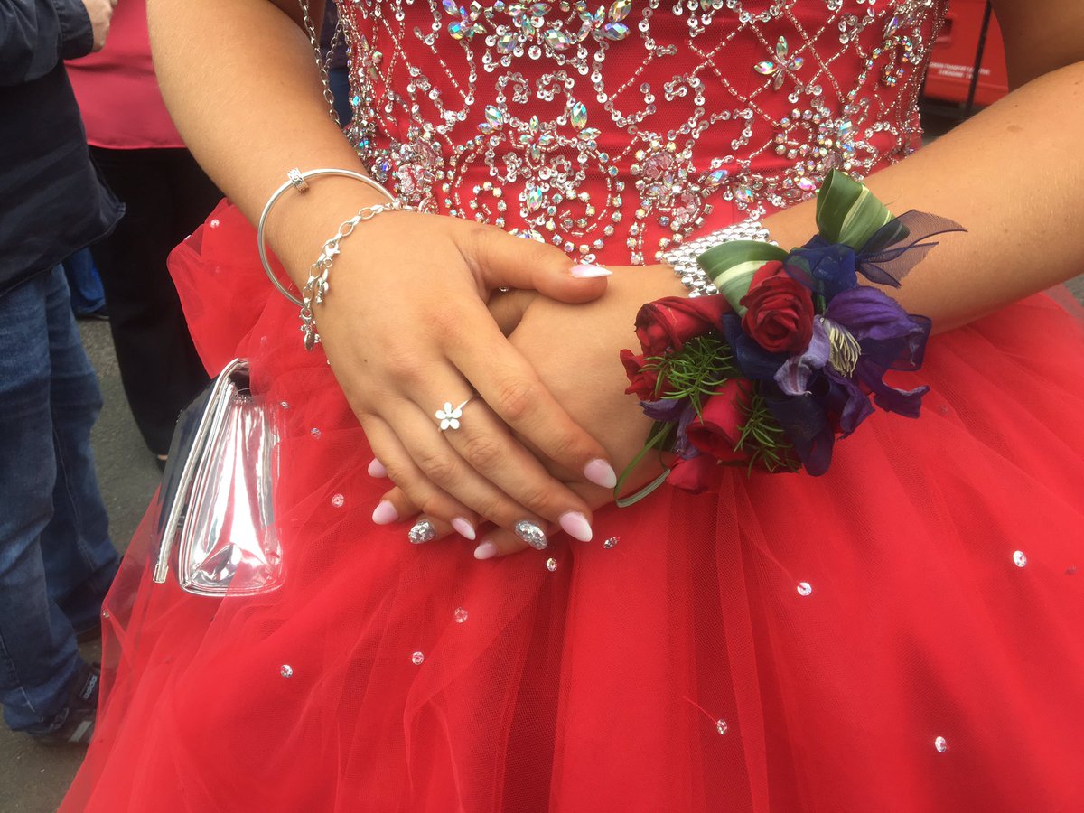 Samrobs71's tweet image. #schoolmates #swimmates #promdate xx