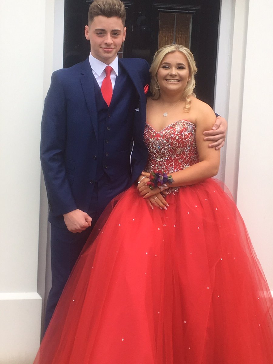 Samrobs71's tweet image. #schoolmates #swimmates #promdate xx