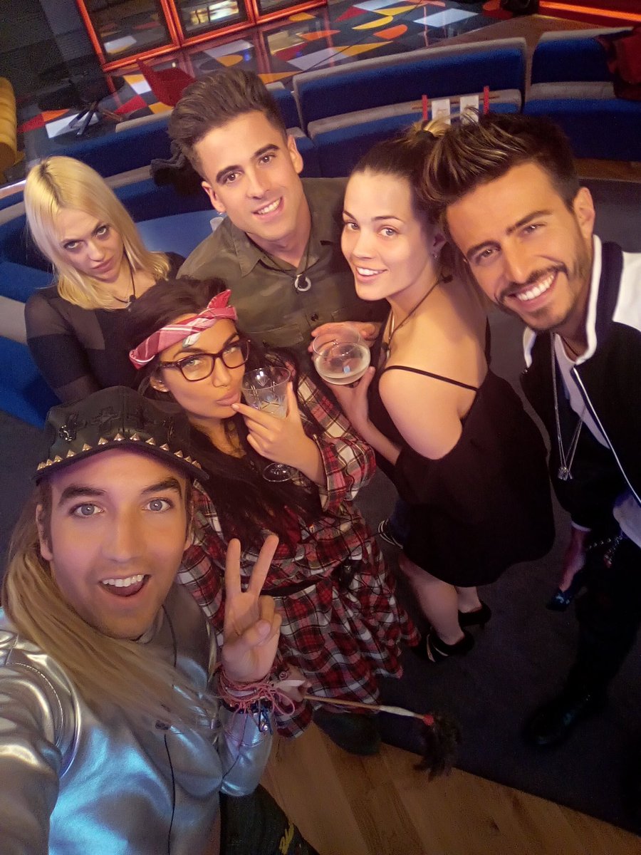 SritaCuba's tweet photo. Este era mi #TeamJacuzzi 😩❤️👊 @ALESSGIBAJA2 @AlyEckmann @sergioayala_mdc @marcoferritv @LamborghiniEM @DanielaBlume https://t.co/879Nn6dSdP