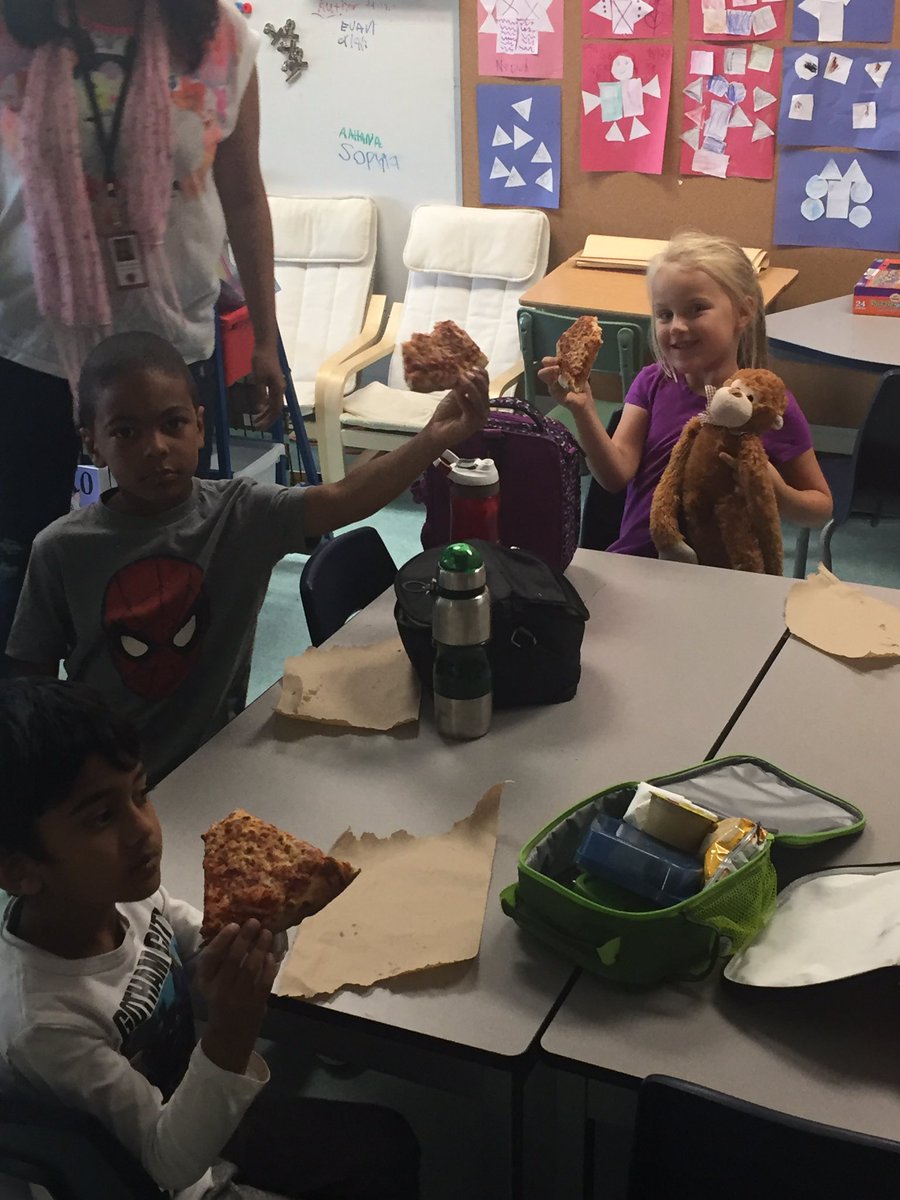 BekarTate's tweet photo. Kindergarten Litterless lunch winners! Mmmm tummy! https://t.co/7PX8dkx82N