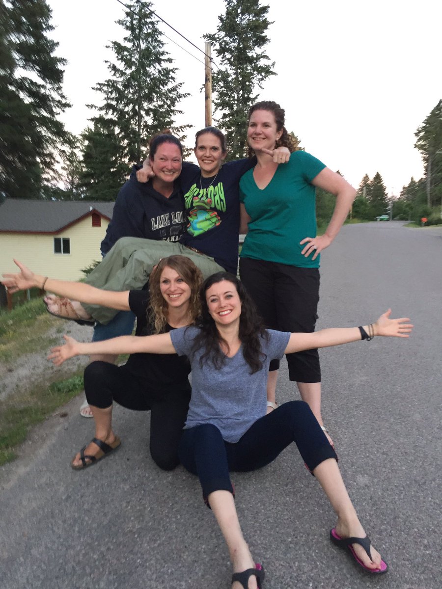 Mrs_Gamer1165's tweet photo. These girls!  Last day in Montana 😢 https://t.co/rucP9hsQk0