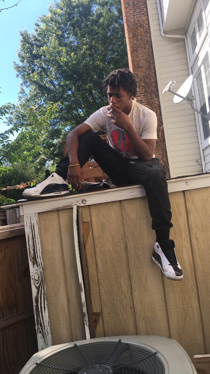 KxngKxmxdx's tweet photo. Back on the grind to riches 👿💸💯💨😤 #REALLI #food4thought #beauty #nature #life #commitment #strive #hunger #goals https://t.co/gi4xKgxJXq