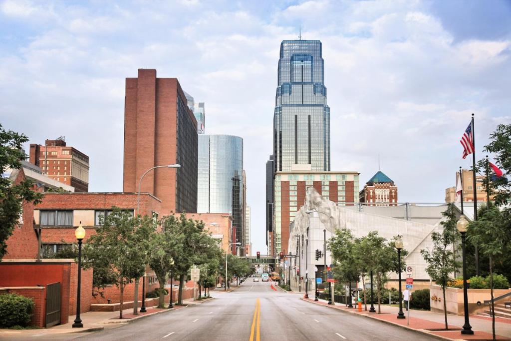 Forbes's tweet photo. The cities creating the most high-wage jobs:
1. Nashville
2. Kansas City
3. Austin
https://t.co/jMTG44W9Kl https://t.co/q0Tk3LoJWN