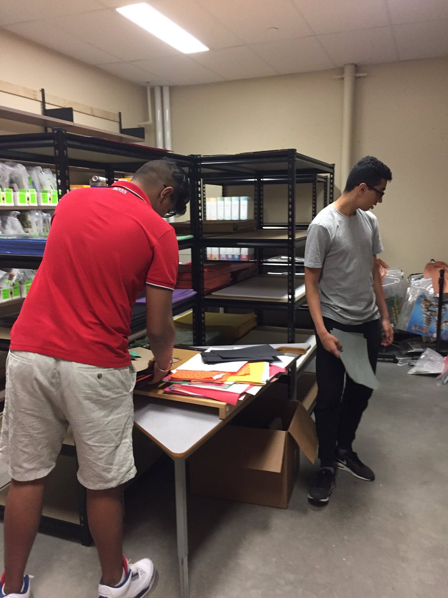 mcevoy_math's tweet photo. #passionweek #communityservice #SulliEdition Gr10s helping Goldstone Park teachers organize their classrooms and play games with students. 💗 https://t.co/vFKvA5Qj8r