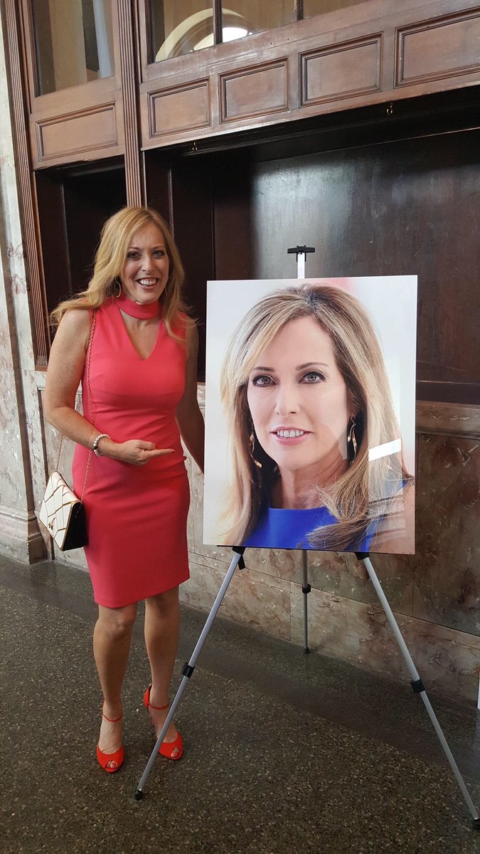 On Monday night, longtime ESPN anchor Linda Cohn became only the fourth wom...