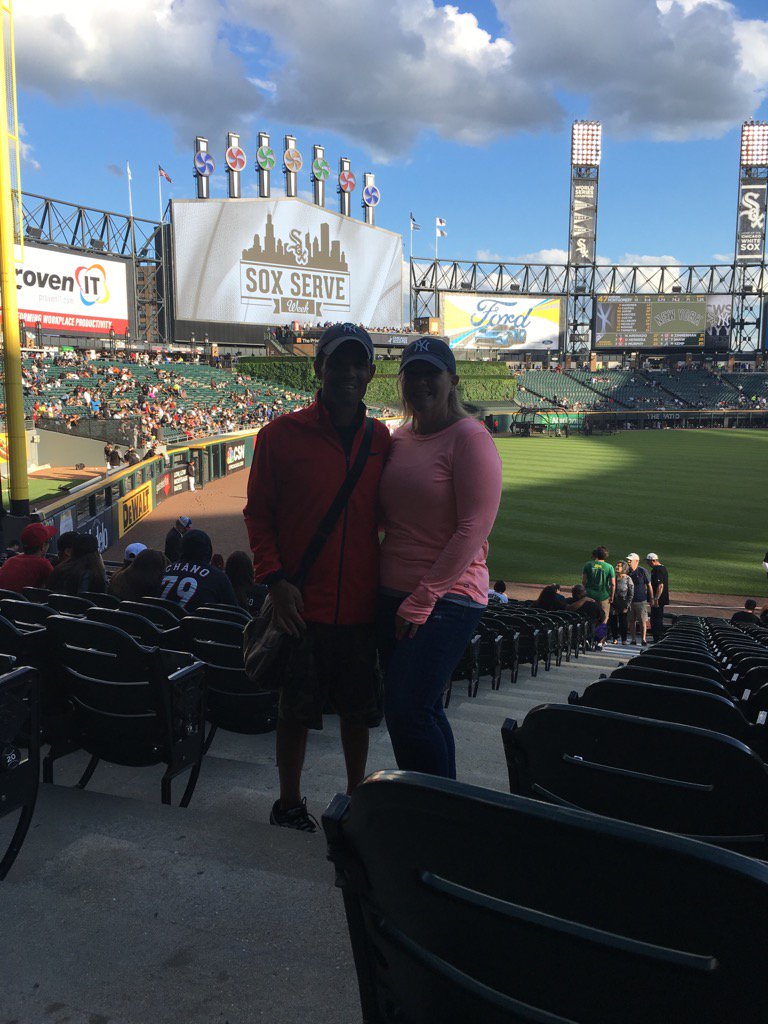 jackkelly3512's tweet photo. Spending my evening with the Yankees and my Beautiful Wife!!#luckyguy #Yankees https://t.co/cAbmK2YGpz