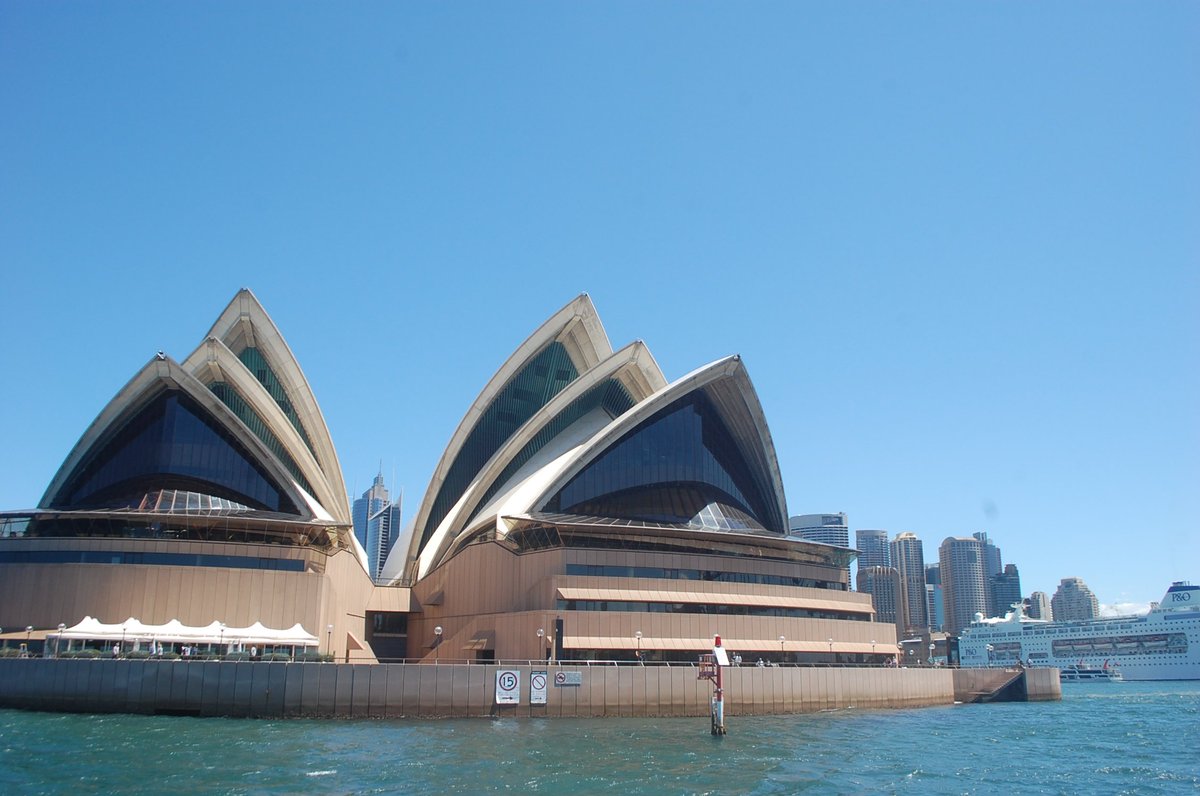 Sailing around Sydney #sydneyadventure #exploresydney #operahouse #sydneycbd #travelaustrlia #newsouthwales #sydneyharbours