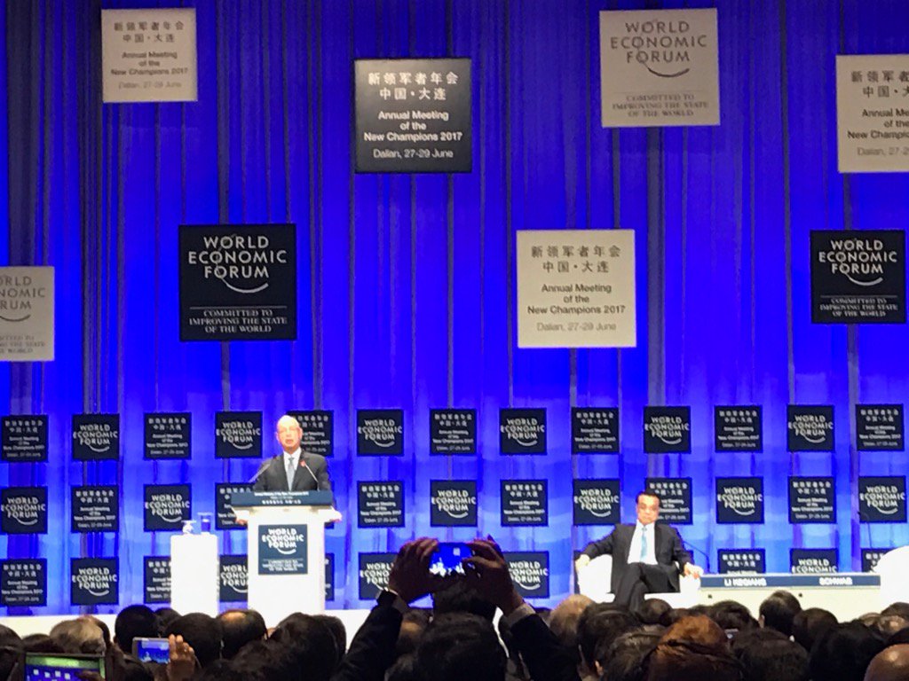 CJZember's tweet photo. .@wef chair Klaus Schwab praising Chinese Premier Le Keqiang for his support of global innovation + entrepreneurship https://t.co/WjPIJjd30E