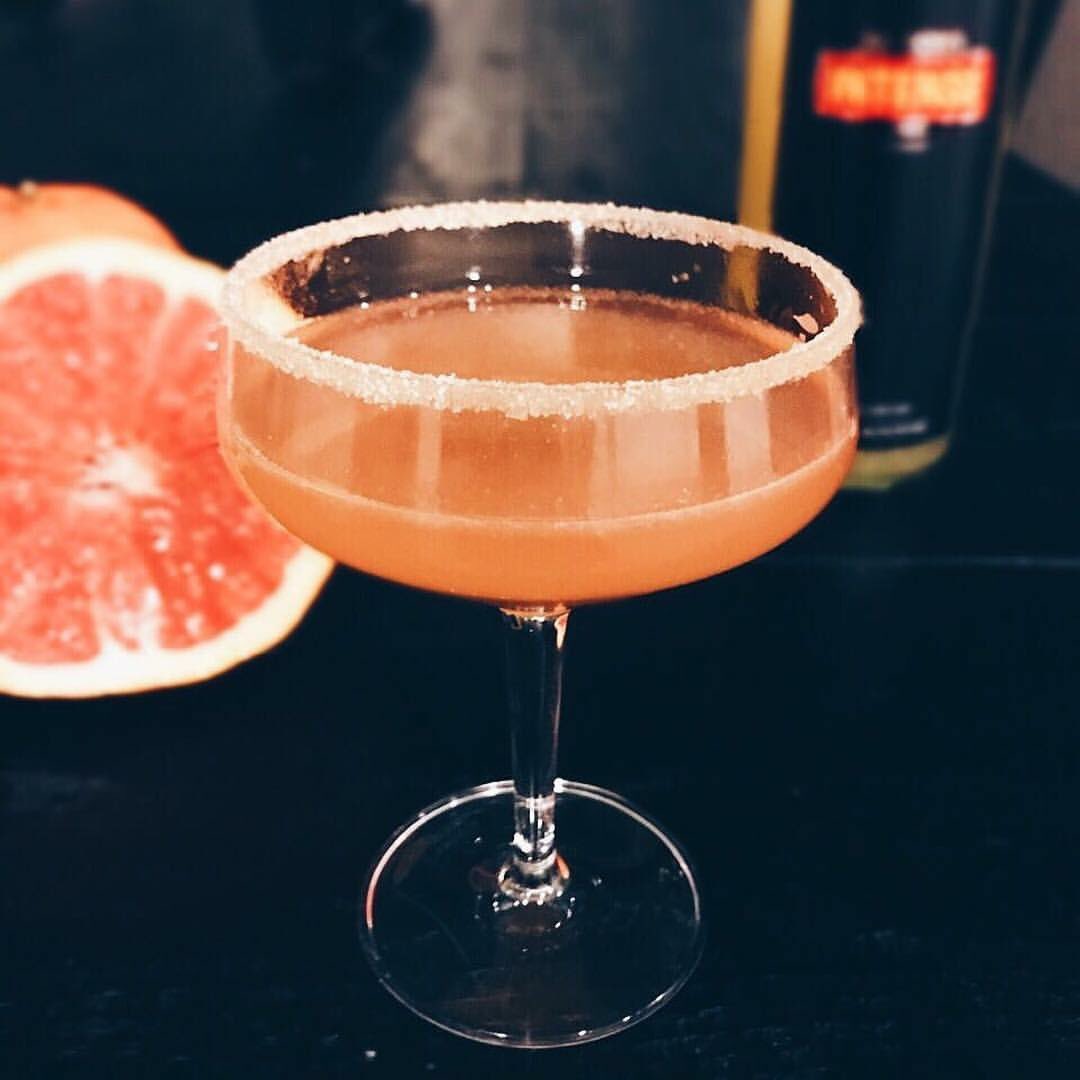 What are you drinking this summer? Try the Ginger Grapefruit Smoke by @mommymixology: bit.ly/2tQ7RnW #INTENSEginger #Cocktail