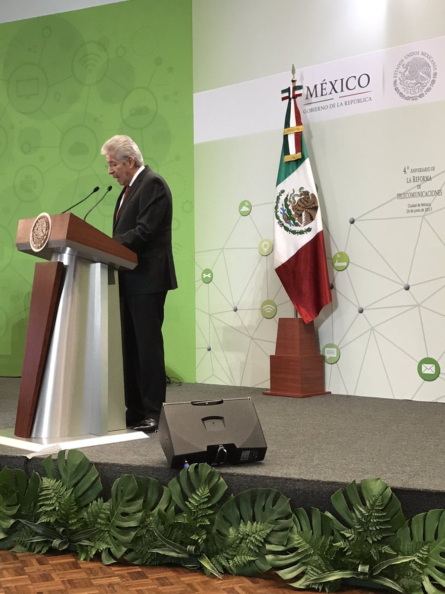 lialimon's tweet photo. Hoy el número de internautas en México ya es mayor a la población que suman Suiza, Portugal, Bélgica y Australia #ReformaTelcom https://t.co/mtQnuLkKWf