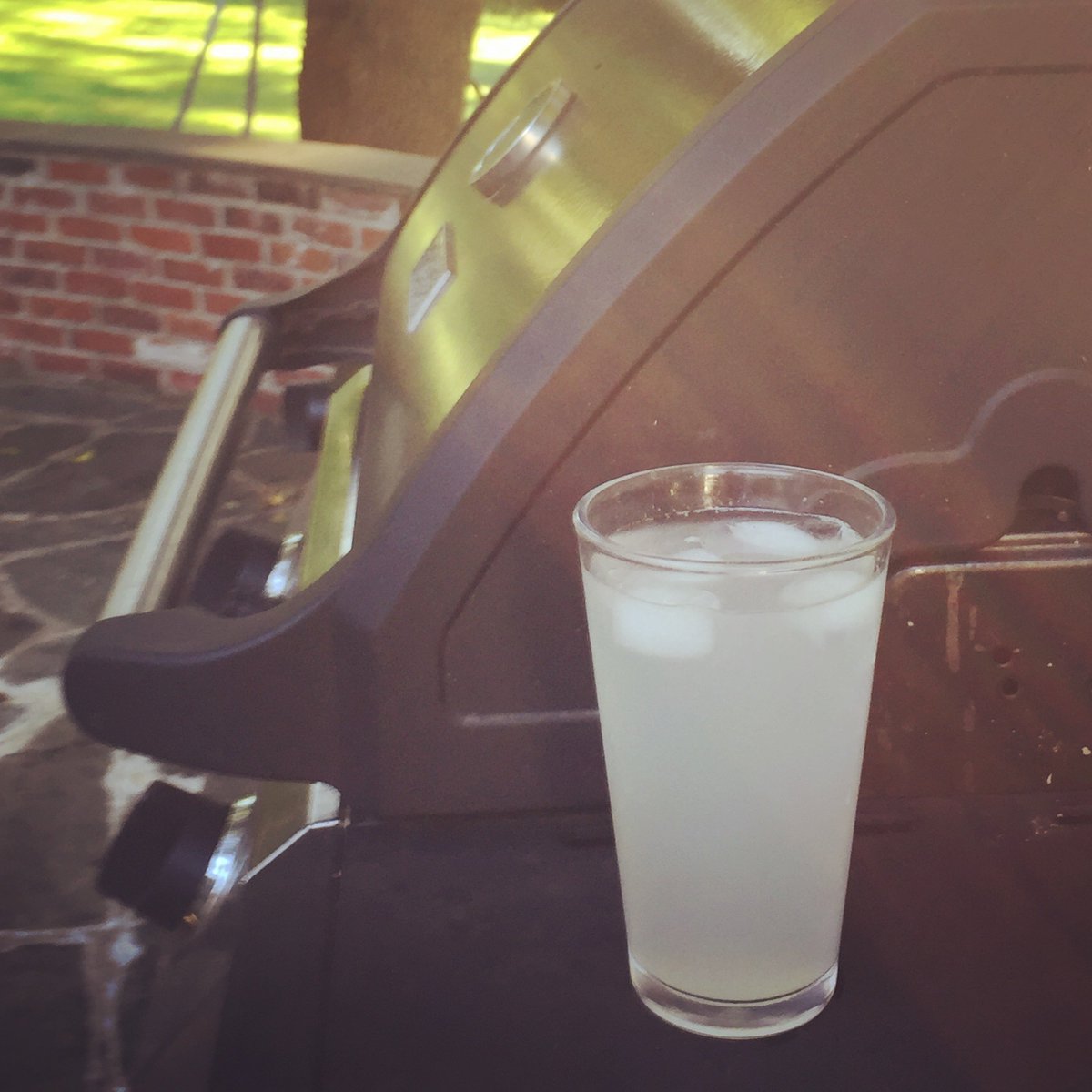 sufficientc's tweet photo. Grill &amp; chill! Lower the pressure with Vitamin C, l-lysine &amp; #sufficientc
#dinnerdrink #steviadrinkmix #hypertension #highbloodpressure https://t.co/TZPYb4DXjo