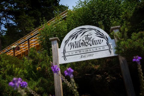 relombardo3's tweet photo. Dark Side Of A Restaurateur
The Willows Inn To Pay Workers $149k For Overtime&Minimum Wage Violations #LowPayIsNotOk
https://t.co/iTFijWByLp https://t.co/46o1WQnysN