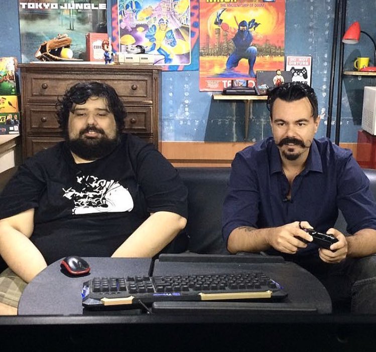 affonsosolano's tweet photo. Qd aquele seu vizinho tem os jogos mais legais de SNES @canaltotorial #VideoEmBreve 😄 https://t.co/KJXUCRlsGw