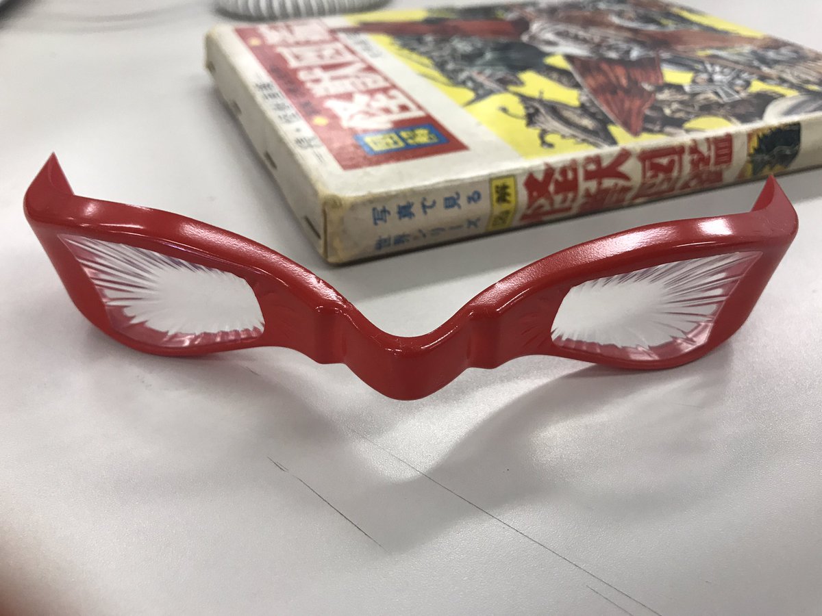 mbs_kaiju's tweet photo. そして、以前アップした写真のウルトラアイ。なんと、モロボシ・ダンこと森次晃嗣さんからのプレゼントでした。森次さん、本当にありがとうございます。本日TBS深夜1時28分放���のラスト。セブン最終回、思いっきりトレースさせて頂きました。みなさま、よろしくお願いします。#モロボシダン https://t.co/lXq377WnW3
