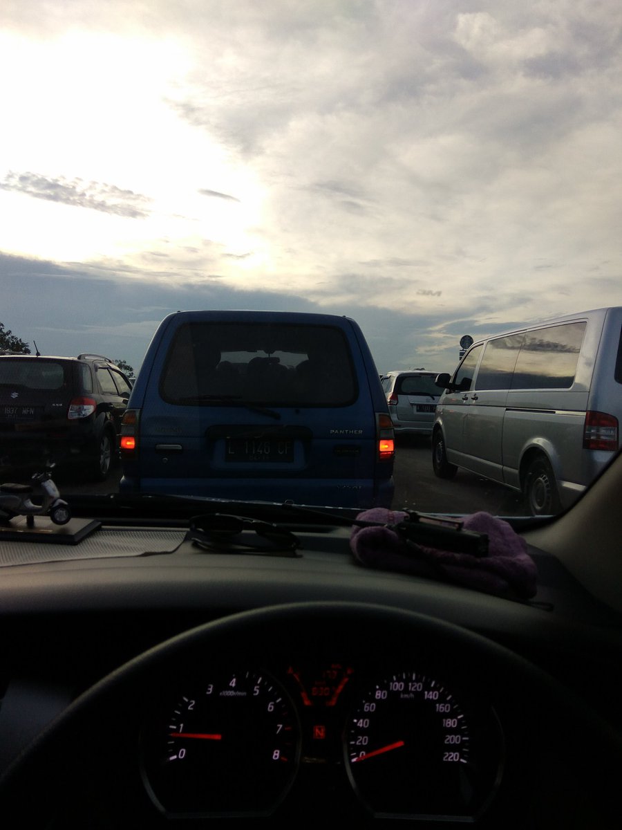 Info dong cipali km 103 tiba tiba macet..ono opo <a href="/pulkam/">pulkam</a> <a href="/PantauMudik/">Pantau Mudik</a>