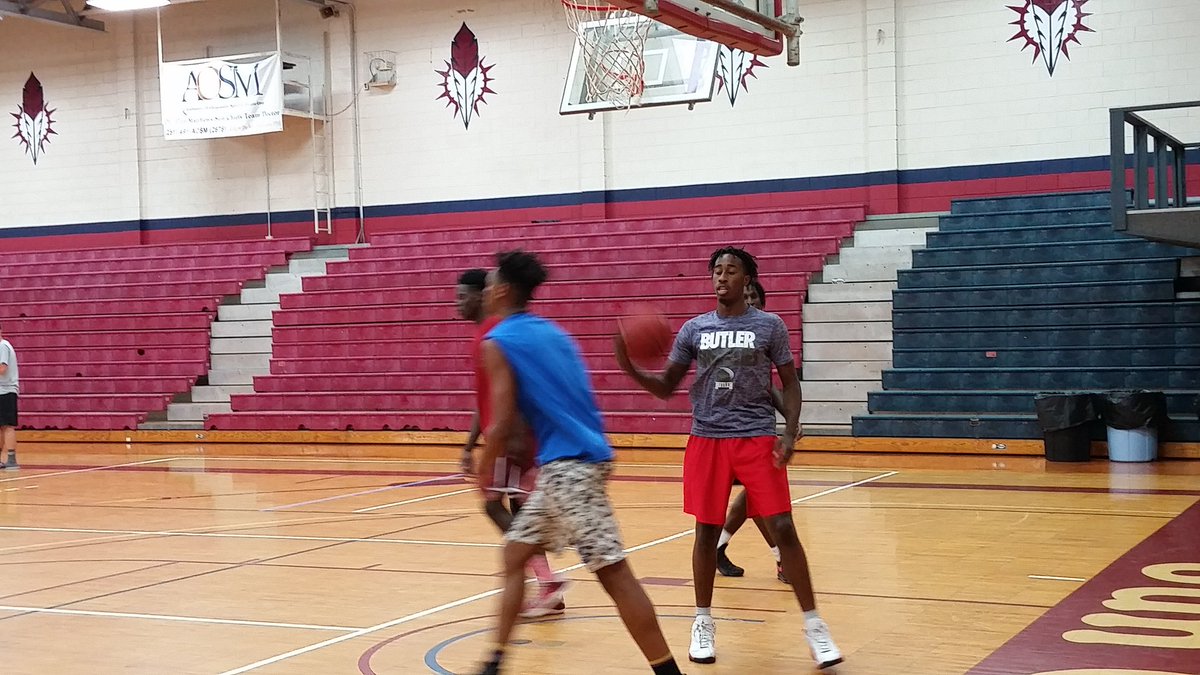ballindsouth's tweet photo. @ballindsouth @BAMAMIXTAPE @IconsSport in the house at Coastal Alabama Bay Minette Elite Camp https://t.co/JYrc5H5OiB