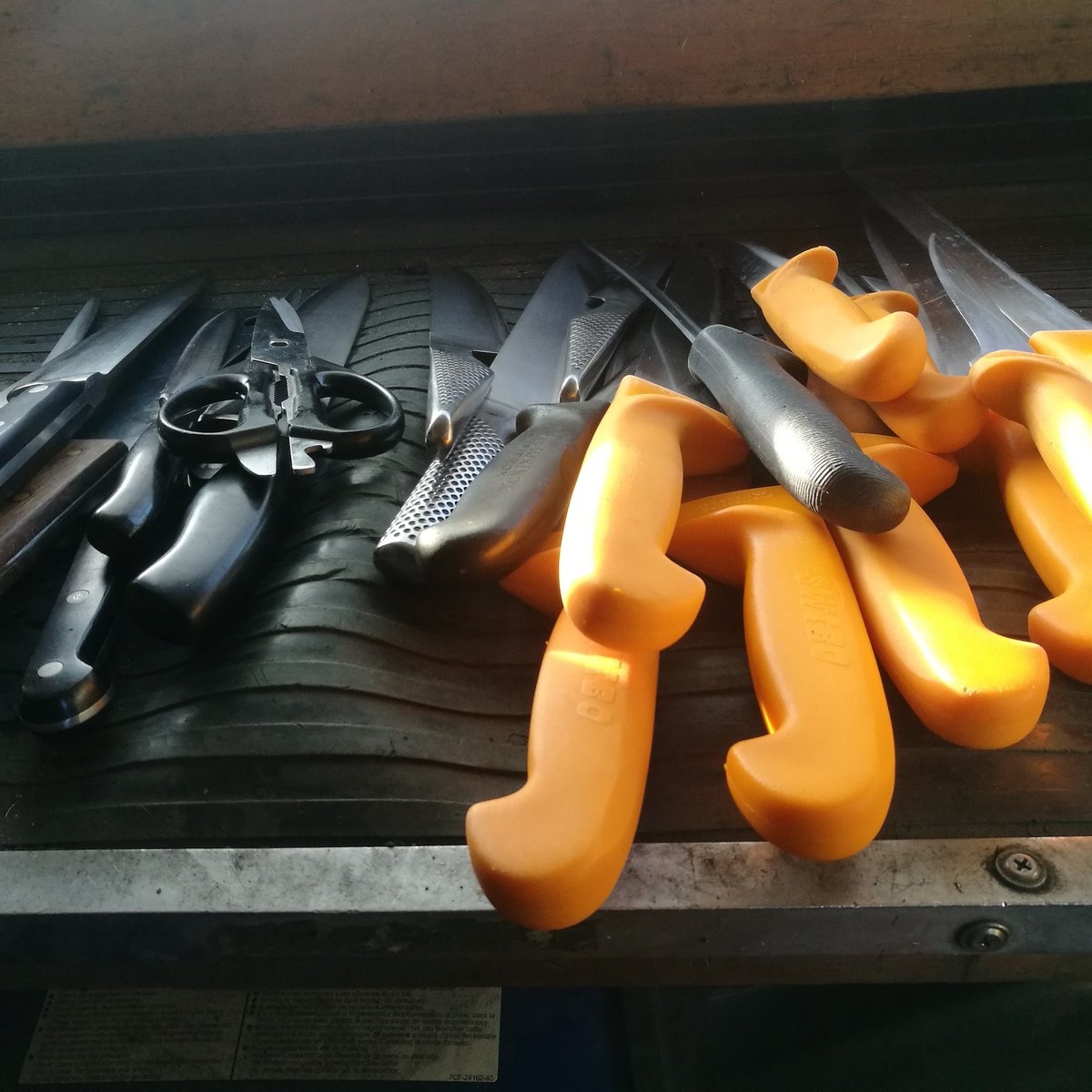 thekingofsharp's tweet image. #sharpening #knives #knife #cooking #kitchen #food  #knifesharpening #mobilesharpening #homevisit #canon #dslr #1300d #sydneyphotography